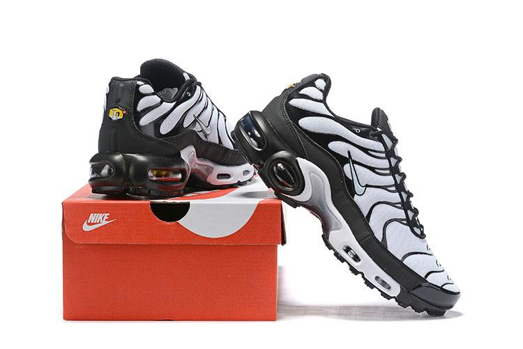 TÊNIS NIKE AIR MAX PLUS TN OREO WHITE