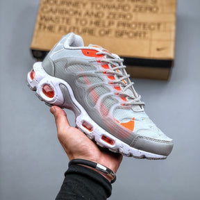 TÊNIS NIKE AIR MAX TERRASCAPE PLUS GRAY ORANGE