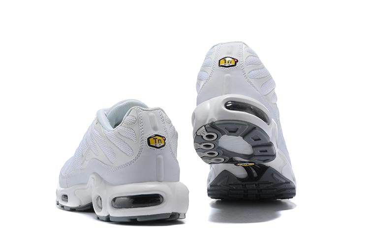 TÊNIS NIKE AIR MAX PLUS TN TRIPLE WHITE (SOLA CINZA)