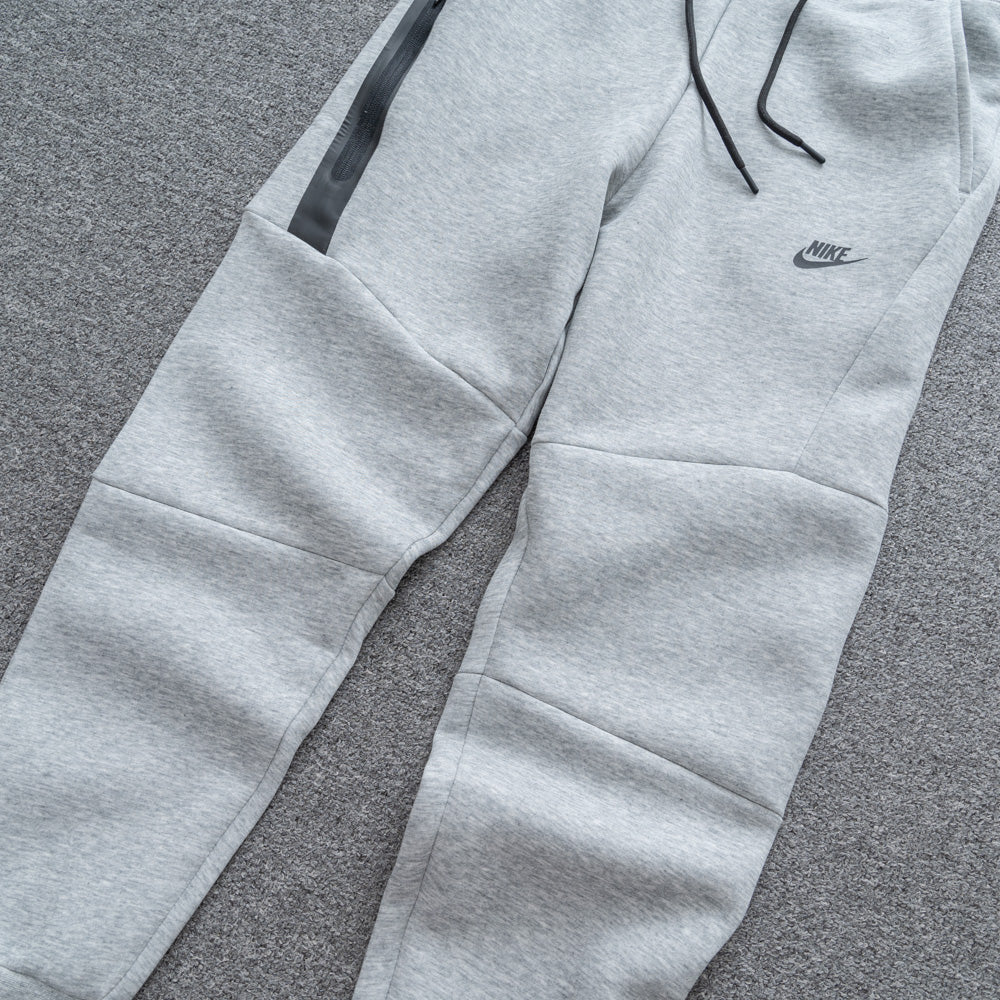 Conjunto NK Tech Fleece Cinza