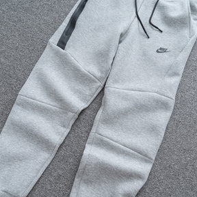 Conjunto NK Tech Fleece Cinza