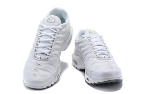 TÊNIS NIKE AIR MAX PLUS TN TRIPLE WHITE (SOLA CINZA)