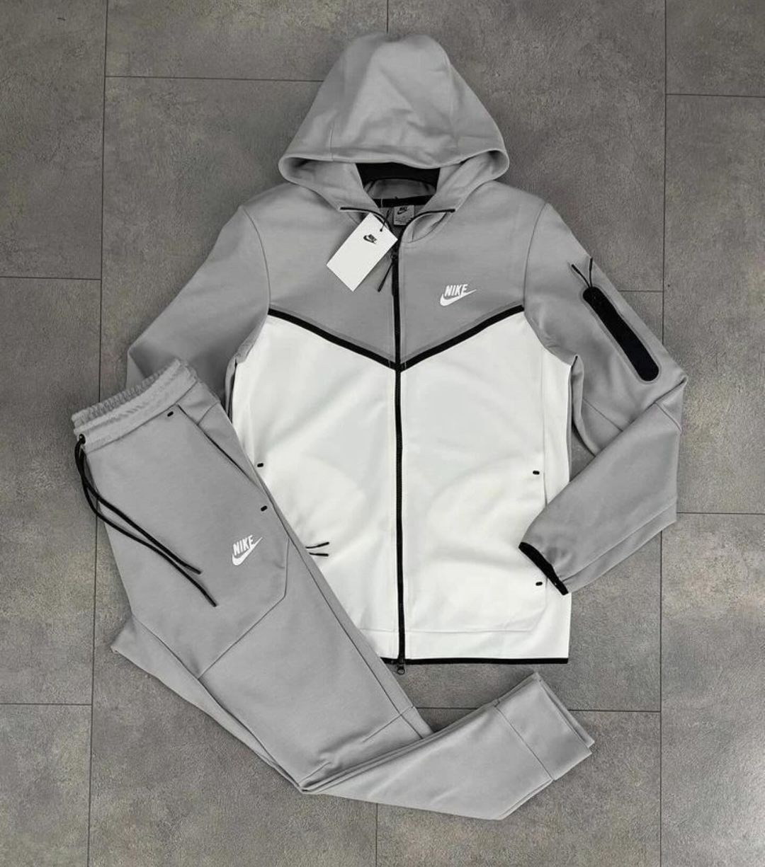 Conjunto Tech Fleece NK